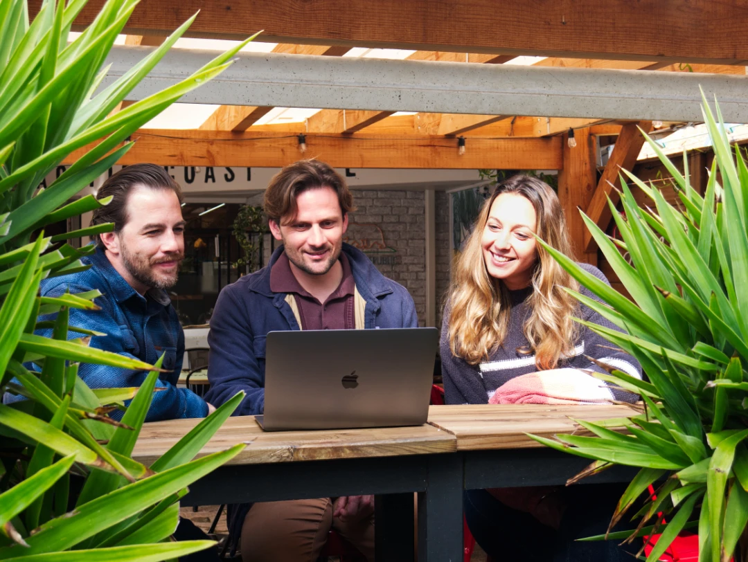 Billy Nightingale web designer having a meeting with clients in Hossegor